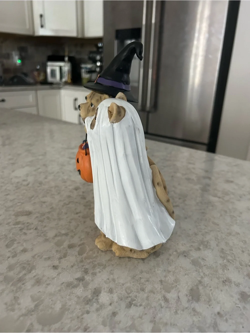 N/A charming figurine